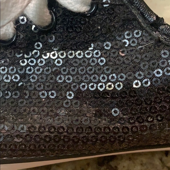 Black sequence tennis shoes - Picture 3 of 4